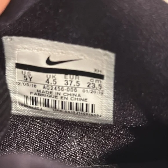 Friends Kyrie 5 - Picture 7 of 7